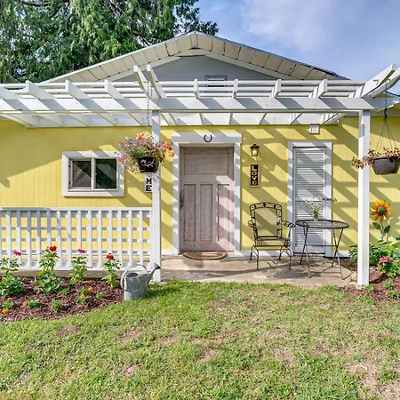 1 Mi To Mountain Loop Highway Cozy Home With Yard!